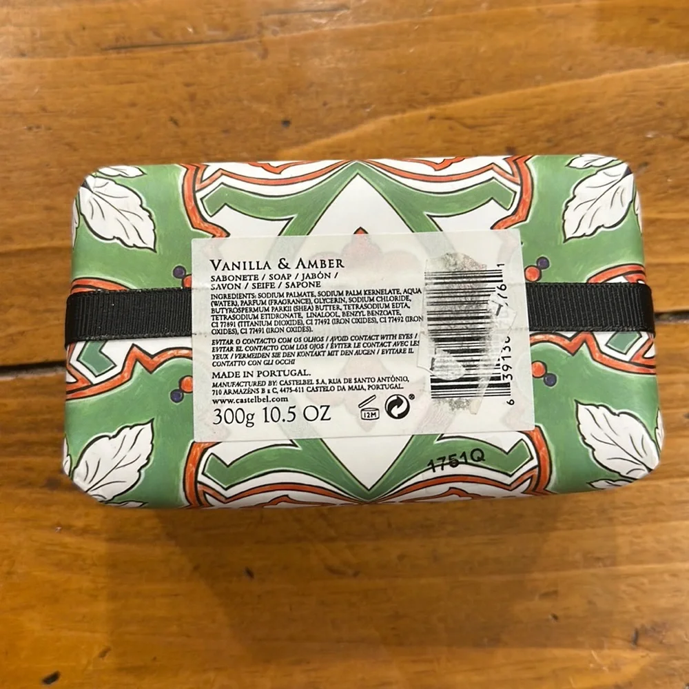 Portuguese Tile Soup- Sabonete De Portugal; scent Vanilla and Amber full Size
